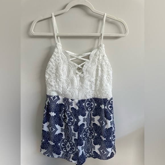 ❤️ Charlotte Russe Ladies Lace One Piece Romper White and Blue Small - Picture 1 of 7